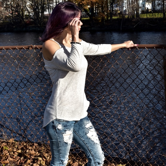 Last 1❣BUTTON BACK COLD SHOULDER TEE - Picture 3 of 5